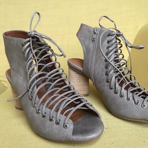 Jeffrey Campbell Lace Up Cors Booties Taupe/ Grey